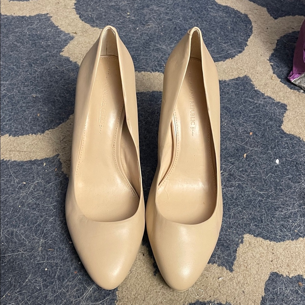 Banana Republic perfect pumps